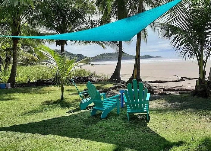 Down By The Sea, The Beachfront & Apartamento *