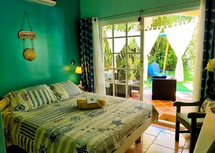 Down By The Sea, The Beachfront & Apartamento